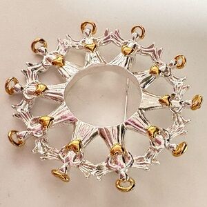 Vintage Avon Elegant Silver and Gold tone angel wreath Brooch